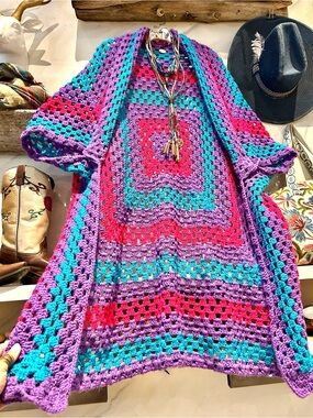Giveaway SAT Aug 29@11AM during my posh curated live ⭐️GRANNY knit duster + BAG